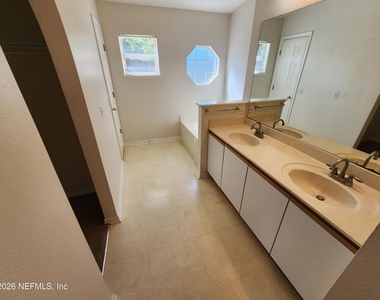 5940 Wentworth Circle S - Photo Thumbnail 15