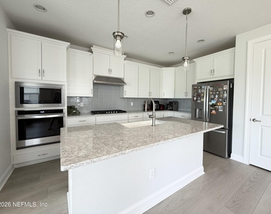 229 Cool Springs Avenue - Photo Thumbnail 6