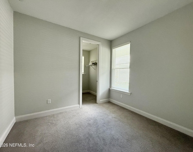 229 Cool Springs Avenue - Photo Thumbnail 15