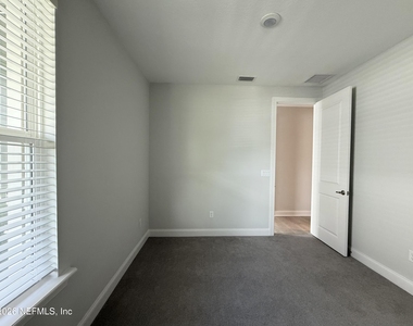229 Cool Springs Avenue - Photo Thumbnail 16