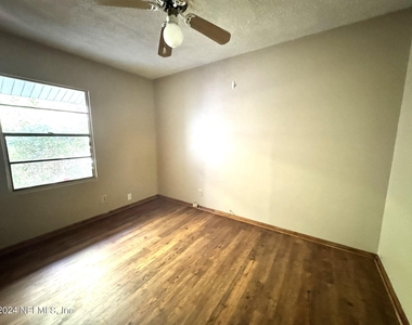 2611 Green Street - Photo Thumbnail 5