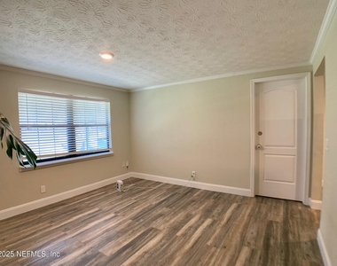 435 Sigsbee Road - Photo Thumbnail 10