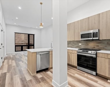 2317 N Clark Street - Photo Thumbnail 4