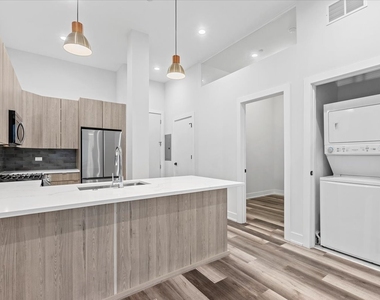 2317 N Clark Street - Photo Thumbnail 3