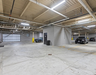 2317 N Clark Street - Photo Thumbnail 11