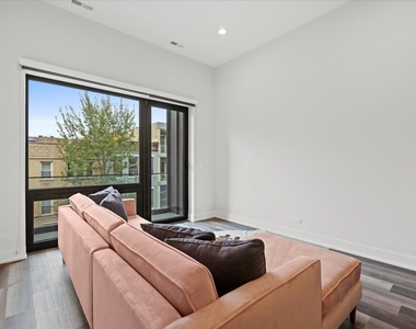 2317 N Clark Street - Photo Thumbnail 2