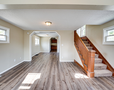 570 5th Avenue - Photo Thumbnail 3