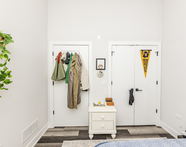 2317 N Clark Street - Photo Thumbnail 6