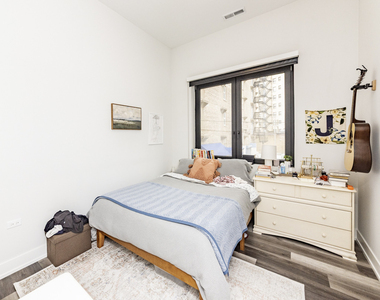 2317 N Clark Street - Photo Thumbnail 5