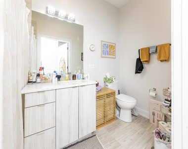 2317 N Clark Street - Photo Thumbnail 10