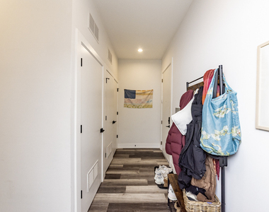 2317 N Clark Street - Photo Thumbnail 4