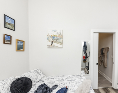 2317 N Clark Street - Photo Thumbnail 7