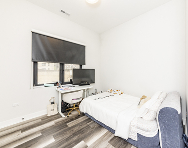 2317 N Clark Street - Photo Thumbnail 11