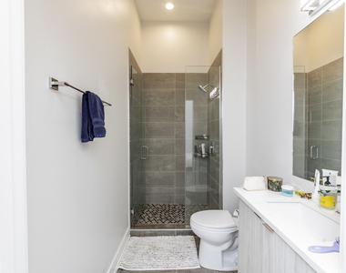 2317 N Clark Street - Photo Thumbnail 17