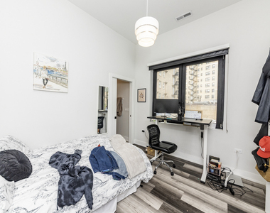 2317 N Clark Street - Photo Thumbnail 8