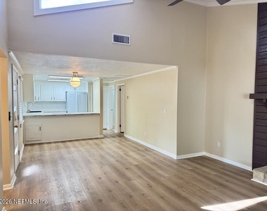 1561 Arcadia Drive - Photo Thumbnail 11