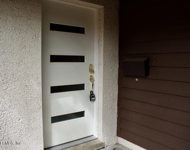 1561 Arcadia Drive - Photo Thumbnail 5