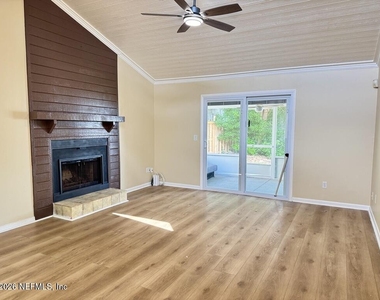 1561 Arcadia Drive - Photo Thumbnail 10