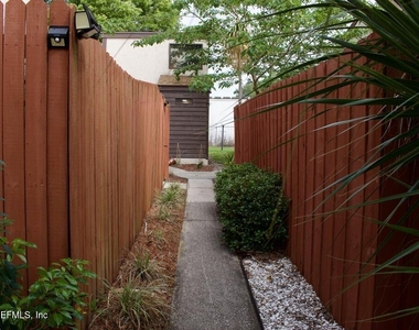 1561 Arcadia Drive - Photo Thumbnail 2