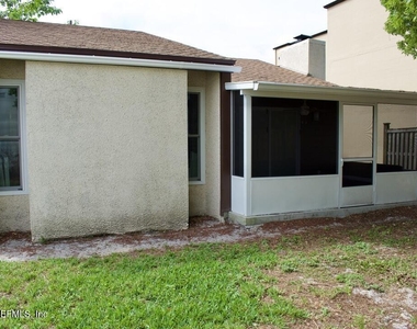 1561 Arcadia Drive - Photo Thumbnail 6