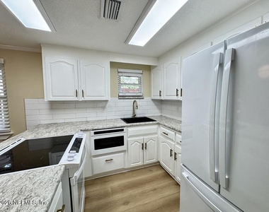 1561 Arcadia Drive - Photo Thumbnail 14