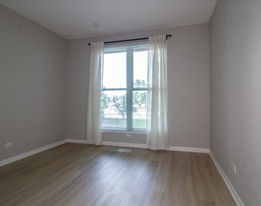 1216 Tennyson Lane - Photo Thumbnail 7
