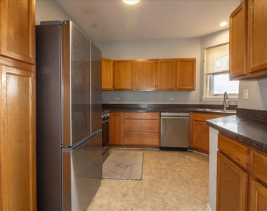 1216 Tennyson Lane - Photo Thumbnail 9
