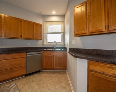 1216 Tennyson Lane - Photo Thumbnail 5