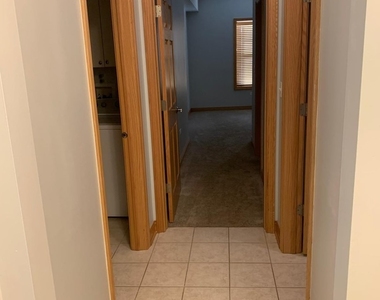 101 Pointe Drive - Photo Thumbnail 9
