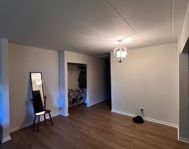 264 E Bailey Road - Photo Thumbnail 11