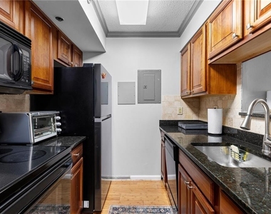 795 Hammond Drive - Photo Thumbnail 5