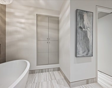 180 E Pearson Street - Photo Thumbnail 11