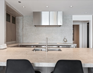 180 E Pearson Street - Photo Thumbnail 6