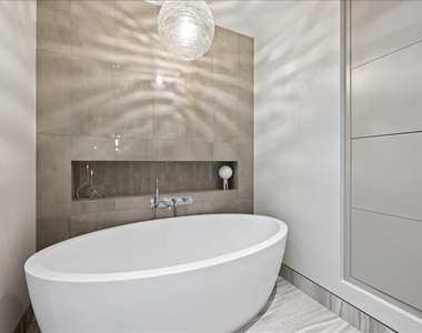 180 E Pearson Street - Photo Thumbnail 12