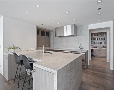 180 E Pearson Street - Photo Thumbnail 2