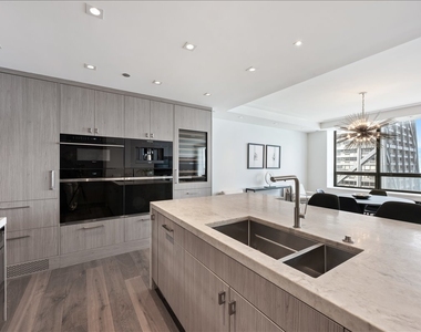 180 E Pearson Street - Photo Thumbnail 3