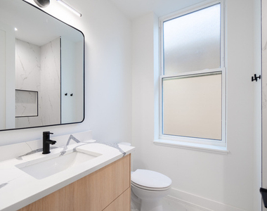 2113 N Kenmore Avenue - Photo Thumbnail 20
