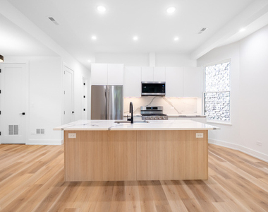 2113 N Kenmore Avenue - Photo Thumbnail 6