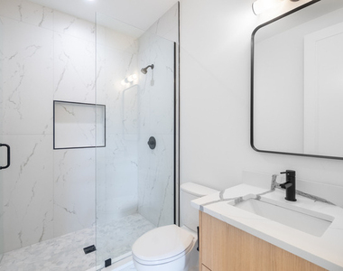 2113 N Kenmore Avenue - Photo Thumbnail 14