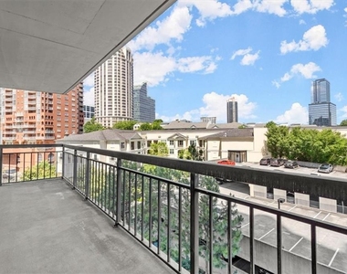 3481 Lakeside Drive - Photo Thumbnail 1