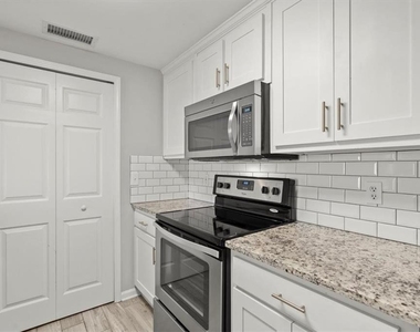3481 Lakeside Drive - Photo Thumbnail 9