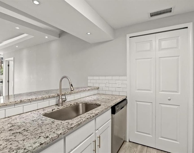 3481 Lakeside Drive - Photo Thumbnail 7