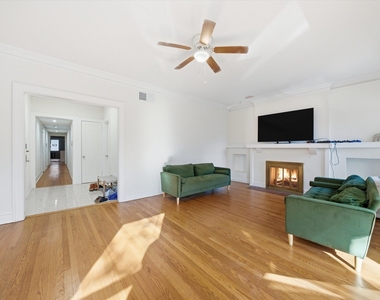 5210 S Ingleside Avenue - Photo Thumbnail 4