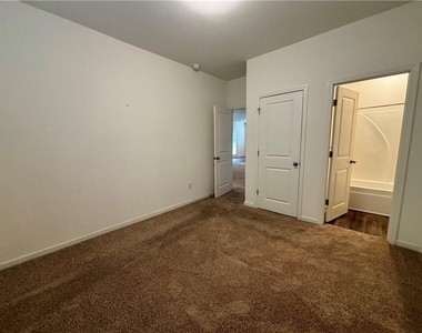 304 Pescara Court - Photo Thumbnail 9
