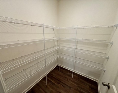 304 Pescara Court - Photo Thumbnail 15
