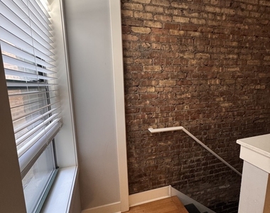 941 E 54th Place - Photo Thumbnail 8