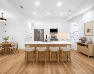2113 N Kenmore Avenue - Photo Thumbnail 5