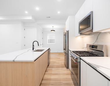 2113 N Kenmore Avenue - Photo Thumbnail 7