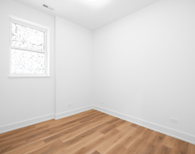 2113 N Kenmore Avenue - Photo Thumbnail 19