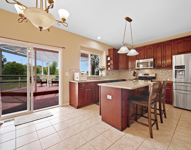 1044 Oakhill Drive - Photo Thumbnail 7